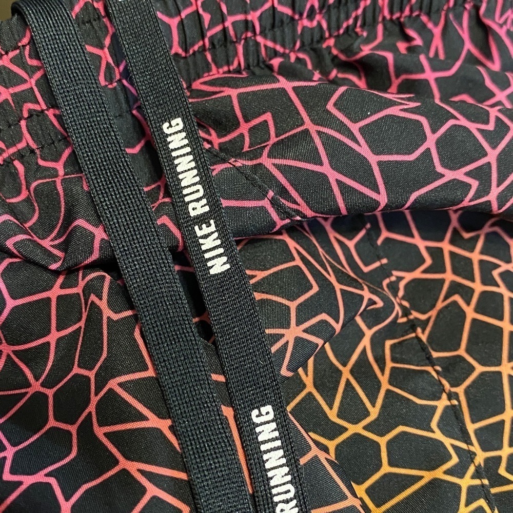 Nike Running Dri-FIT Tempo Shorts Black Orange Gradient Pattern Workout Size M - Picture 10 of 11